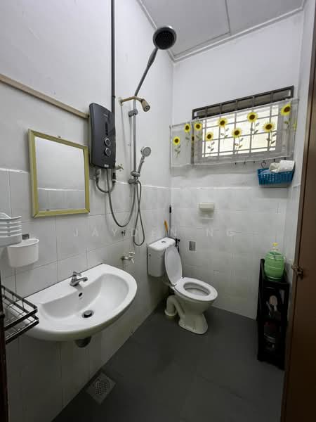 2-storey Terraced House for Sale in Taman Bersatu (Kulai) - Jayden Ng - Bathroom - PropertyGuru.com.my