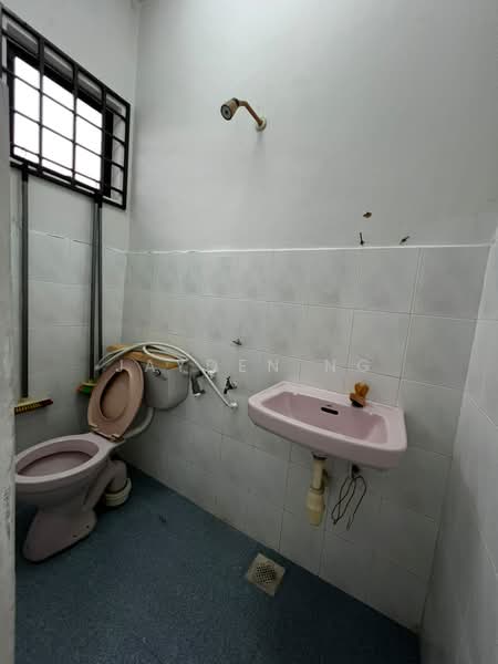 2-storey Terraced House for Sale in Taman Bersatu (Kulai) - Jayden Ng - Bathroom - PropertyGuru.com.my