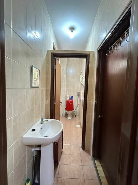Cluster House for Sale in Bandar Putra (Kulai) - Kuu Chin - Bathroom - PropertyGuru.com.my