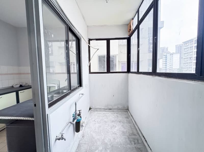 Pangsapuri untuk Dijual di Kenanga Apartments - Syahrim Naim - Balcony - PropertyGuru.com.my
