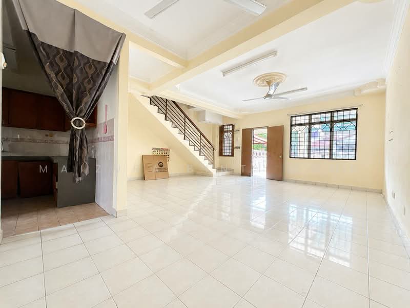 Rumah Teres 2-Tingkat untuk Dijual di Bandar Tasik Kesuma (Beranang) - Maizura binti Mohd Darus - Living Room - PropertyGuru.com.my