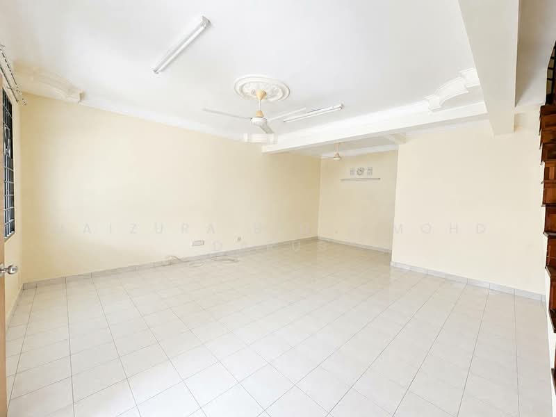 Rumah Teres 2-Tingkat untuk Dijual di Bandar Tasik Kesuma (Beranang) - Maizura binti Mohd Darus - Living Room - PropertyGuru.com.my