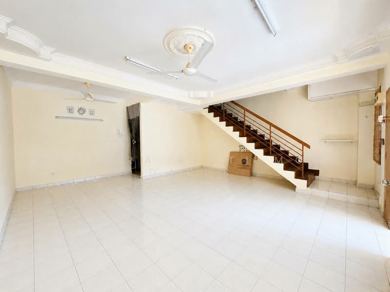 Rumah Teres 2-Tingkat untuk Dijual di Bandar Tasik Kesuma (Beranang) - Maizura binti Mohd Darus - Living Room - PropertyGuru.com.my