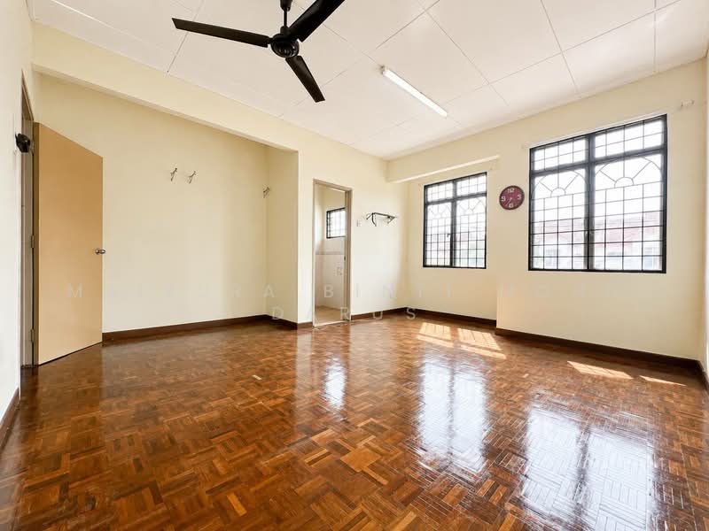 Rumah Teres 2-Tingkat untuk Dijual di Bandar Tasik Kesuma (Beranang) - Maizura binti Mohd Darus - Living Room - PropertyGuru.com.my