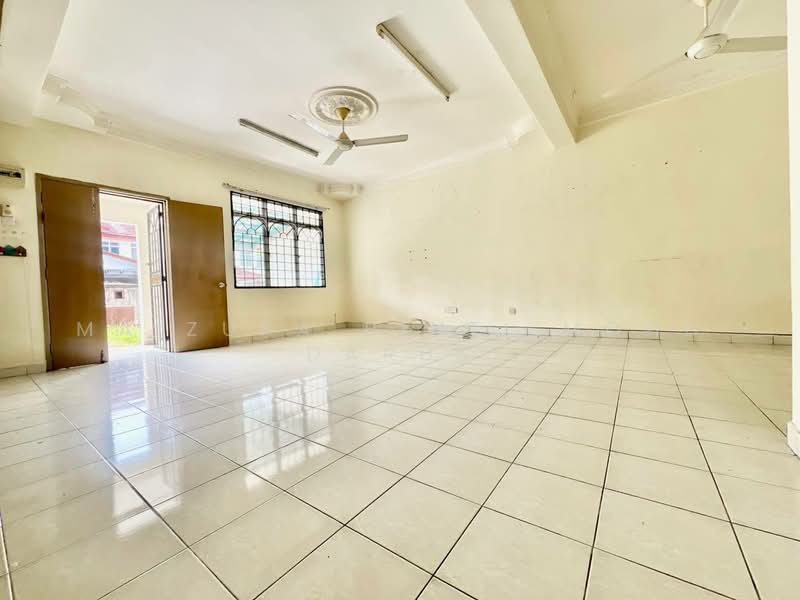 Rumah Teres 2-Tingkat untuk Dijual di Bandar Tasik Kesuma (Beranang) - Maizura binti Mohd Darus - Living Room - PropertyGuru.com.my