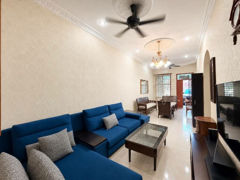 Rumah Teres 1 Tingkat untuk Dijual di Taman Bestari Indah (Ulu Tiram) - Amir Faris Rusli - Living Room - PropertyGuru.com.my