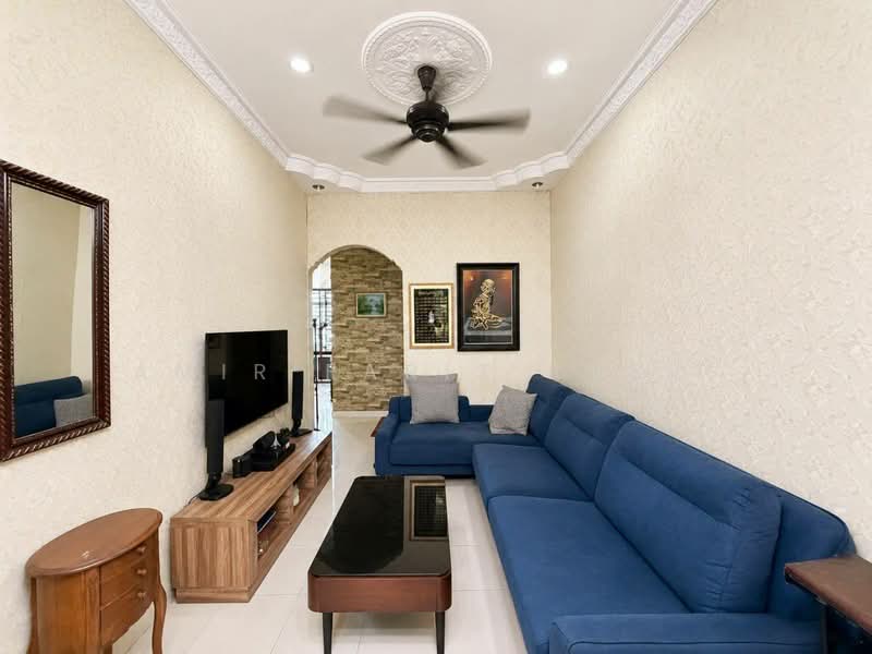 Rumah Teres 1 Tingkat untuk Dijual di Taman Bestari Indah (Ulu Tiram) - Amir Faris Rusli - Living Room - PropertyGuru.com.my