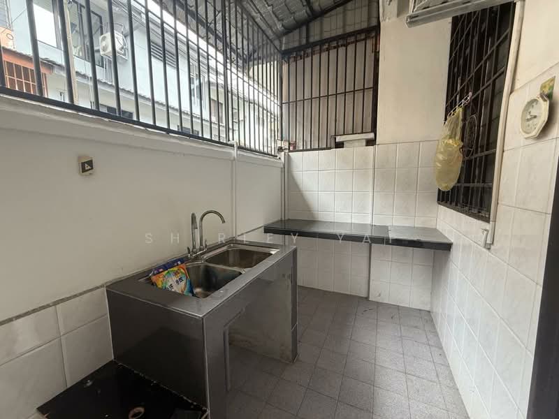2-storey Terraced House for Sale in Ehsan Jaya (Johor Bahru) - Shirley Yap - Kitchen - PropertyGuru.com.my