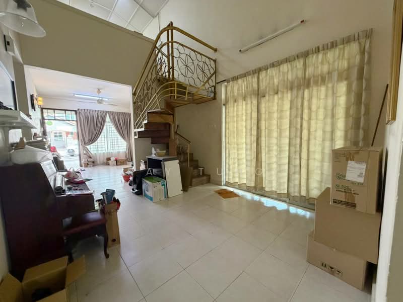 Rumah Teres 1 Tingkat untuk Dijual di Taman Pelangi Indah (Ulu Tiram) - Ray Tung - Living Room - PropertyGuru.com.my