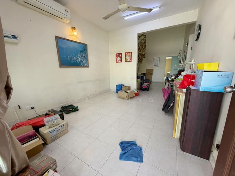 Rumah Teres 1 Tingkat untuk Dijual di Taman Pelangi Indah (Ulu Tiram) - Ray Tung - Living Room - PropertyGuru.com.my