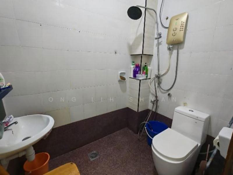 1-storey Terraced House for Sale in Tebrau (Johor) - Ong Lih Shyan - Bathroom - PropertyGuru.com.my