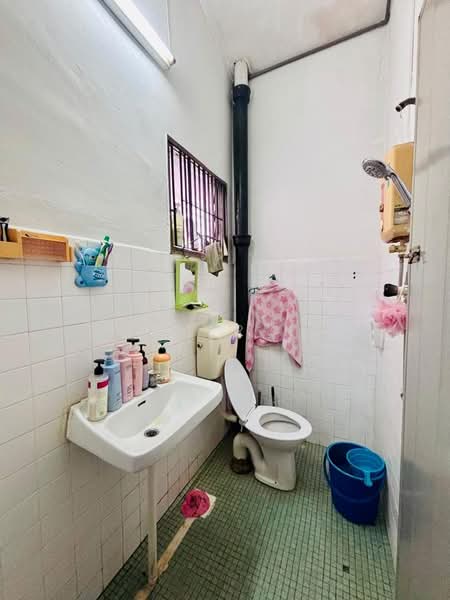 Rumah Teres 1 Tingkat untuk Dijual di Bandar Baru Permas Jaya (Permas Jaya) - Werner Kee - Bathroom - PropertyGuru.com.my