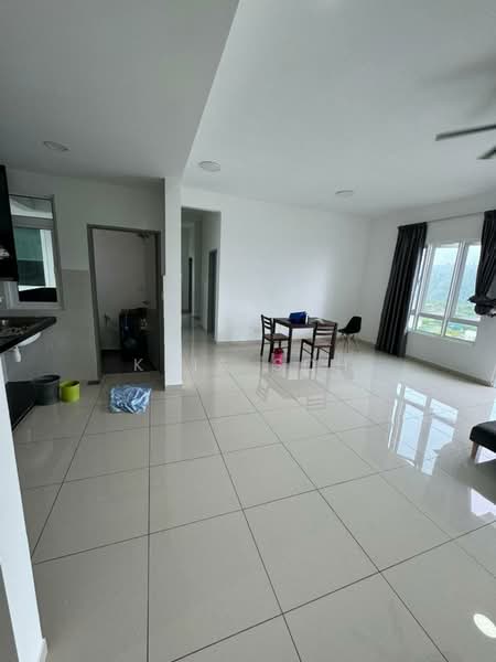Kondominium untuk Disewa di Iris Residence - Kris Soh - Living Room - PropertyGuru.com.my