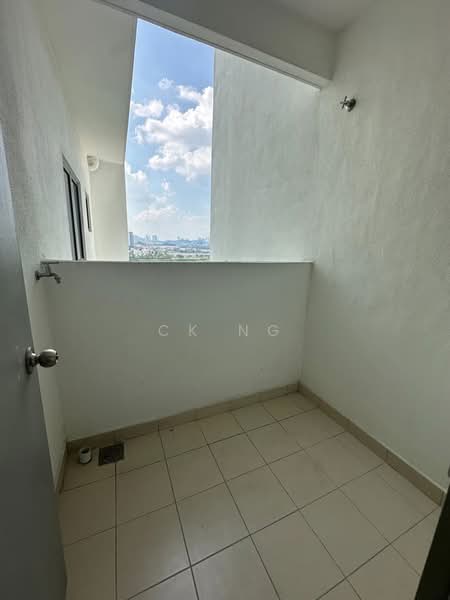 Servis Apartment untuk Dijual di Traders Garden @ Cheras Selatan - CK Ng - Balcony - PropertyGuru.com.my