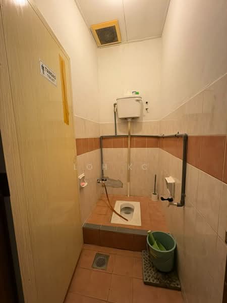 Shop for Rent in Taman Setiawangsa (Setiawangsa) - Loh KC - Bathroom - PropertyGuru.com.my