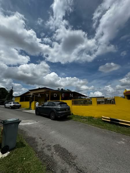 Rumah Teres 1 Tingkat untuk Dijual di Taman Johor (Tampoi) - Jayden Ng - Exterior - PropertyGuru.com.my