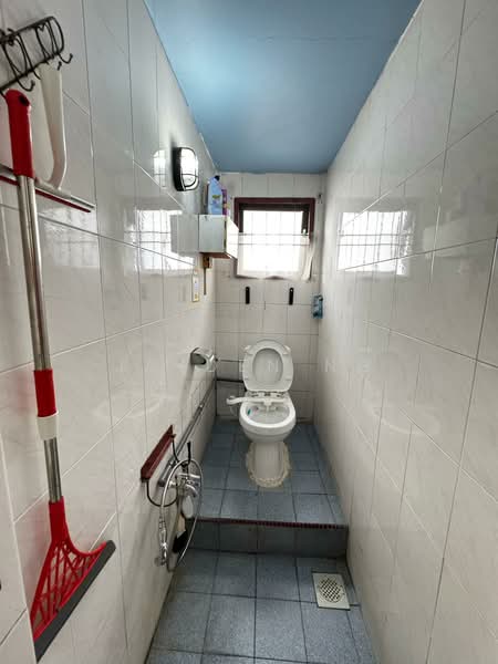 Rumah Teres 1 Tingkat untuk Dijual di Taman Johor (Tampoi) - Jayden Ng - Bathroom - PropertyGuru.com.my