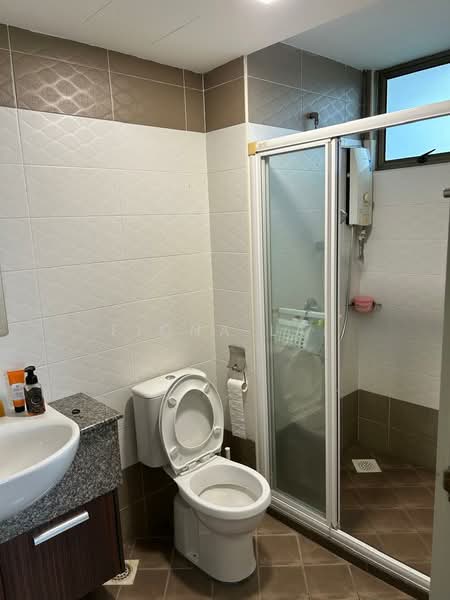 Pangsapuri untuk Disewa di Molek Pine 2 - Fiona Lai - Bathroom - PropertyGuru.com.my