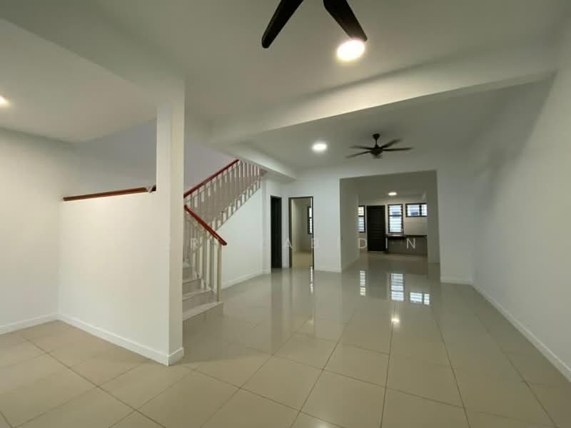 2-storey Terraced House for Sale in Bandar Saujana Putra (Tanjong Duabelas) - Azri Zabidin - Living Room - PropertyGuru.com.my