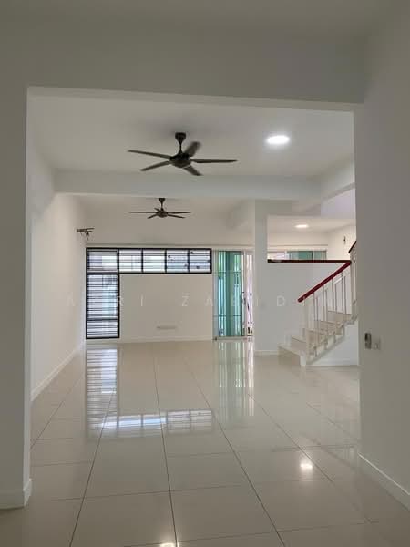 2-storey Terraced House for Sale in Bandar Saujana Putra (Tanjong Duabelas) - Azri Zabidin - Living Room - PropertyGuru.com.my