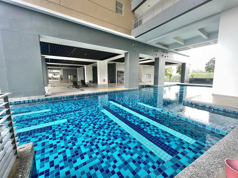 Servis Apartment untuk Dijual di Solace Service Apartment @ SetiaWalk - Rafedah Binti Abdul Aziz - Pool - PropertyGuru.com.my