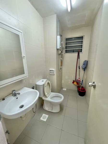Servis Apartment untuk Dijual di Solace Service Apartment @ SetiaWalk - Rafedah Binti Abdul Aziz - Bathroom - PropertyGuru.com.my