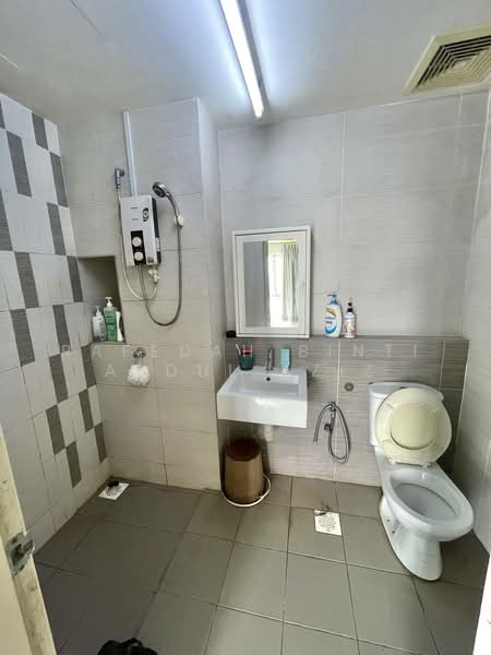 Servis Apartment untuk Dijual di Solace Service Apartment @ SetiaWalk - Rafedah Binti Abdul Aziz - Bathroom - PropertyGuru.com.my