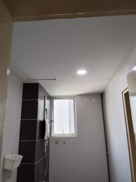 Service Residence for Sale at Maxim Residences - Alan Lee - Bathroom - PropertyGuru.com.my