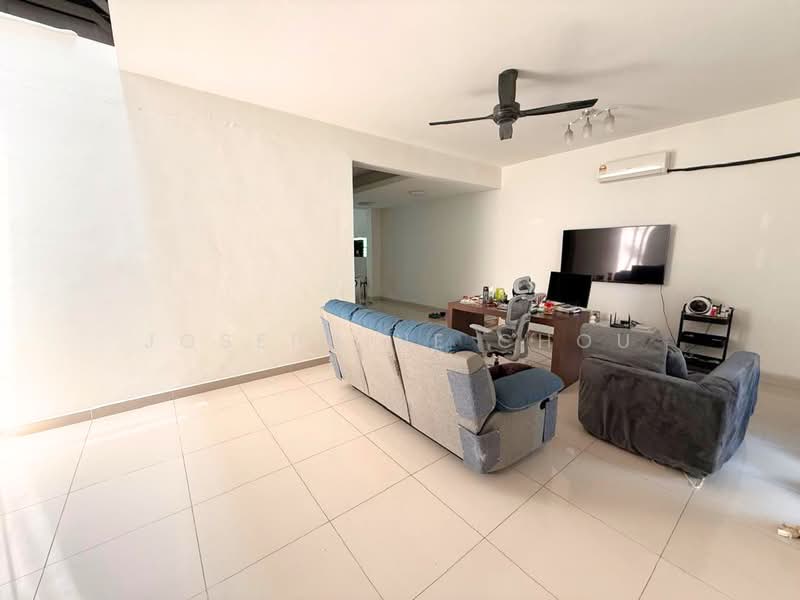 Rumah Teres 2.5-Tingkat untuk Dijual di Seksyen 16 (Shah Alam) - Josephine Chou - Living Room - PropertyGuru.com.my