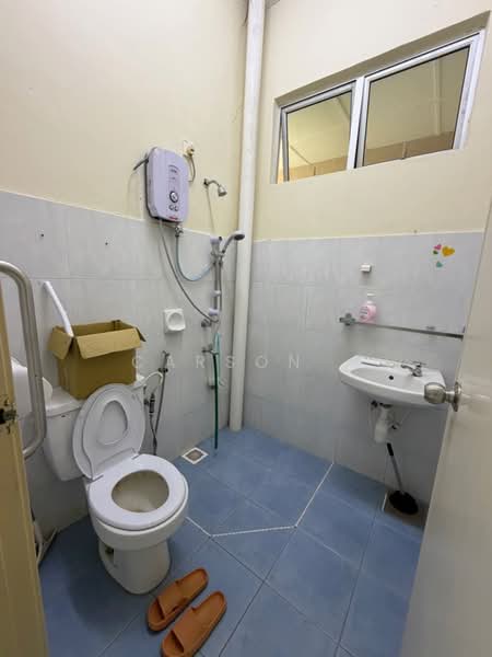 Rumah Teres 1 Tingkat untuk Dijual di Taman Pelangi Indah (Ulu Tiram) - Carson . - Bathroom - PropertyGuru.com.my