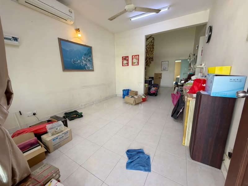 Rumah Teres 1 Tingkat untuk Dijual di Taman Pelangi Indah (Ulu Tiram) - Carson . - Living Room - PropertyGuru.com.my