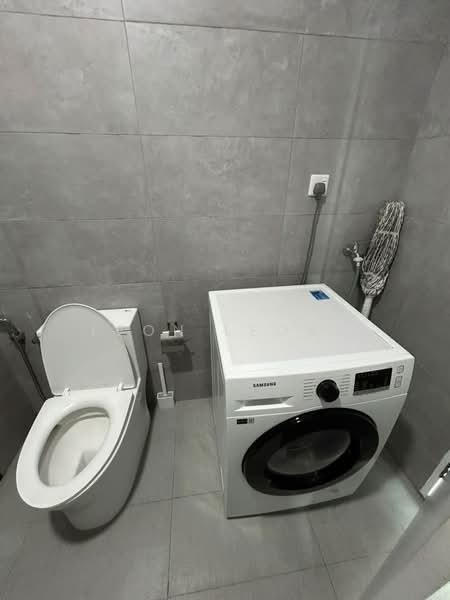 Servis Apartment untuk Disewa di Cubic Botanical - Leon Leong - Bathroom - PropertyGuru.com.my