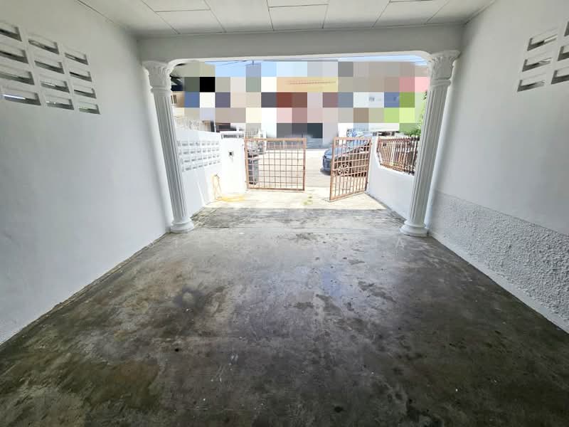 Rumah Teres 2 Tingkat untuk Dijual di Taman Johor Jaya (Johor Bahru) - Stella Chia - Entrance - PropertyGuru.com.my