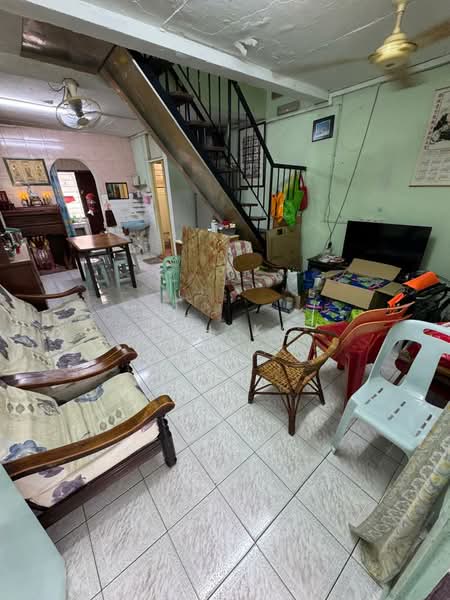 Rumah Teres 2 Tingkat untuk Disewa di Taman Muda (Ampang) - Loh KC - Living Room - PropertyGuru.com.my