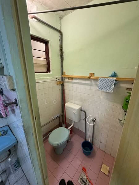 Rumah Teres 2 Tingkat untuk Disewa di Taman Muda (Ampang) - Loh KC - Bathroom - PropertyGuru.com.my