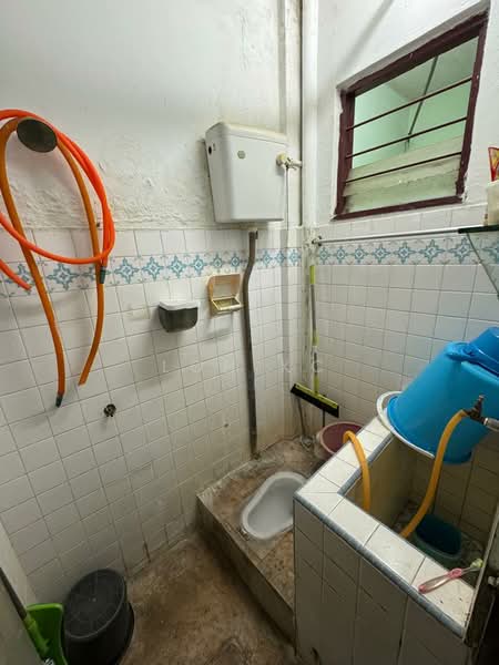 Rumah Teres 2 Tingkat untuk Disewa di Taman Muda (Ampang) - Loh KC - Bathroom - PropertyGuru.com.my
