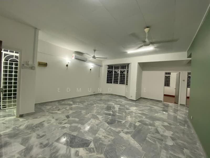 Pangsapuri untuk Dijual di Subang Perdana Goodyear Court 10 - Edmund Lee - Living Room - PropertyGuru.com.my