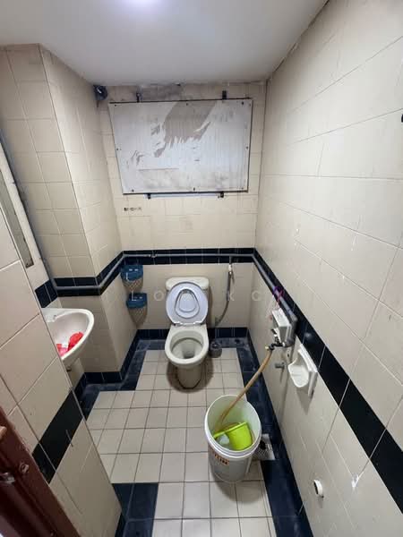 Shop for Rent in PJS 8, Sunway Mentari (Petaling Jaya) - Loh KC - Bathroom - PropertyGuru.com.my
