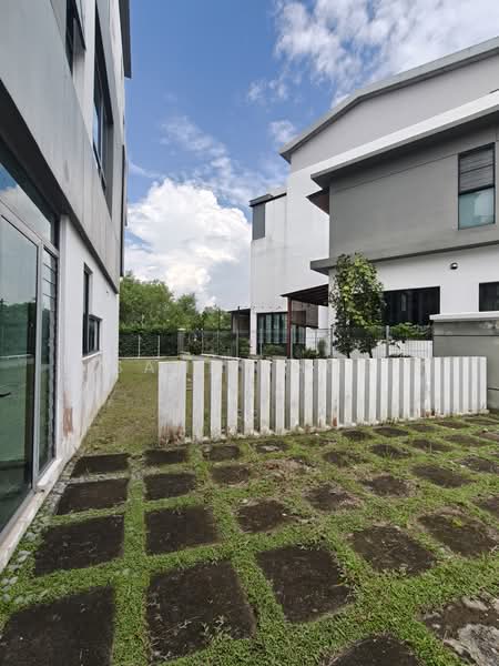 Bungalow for Sale in Taman Molek (Johor Bahru) - Sammi Hoo - PropertyGuru.com.my