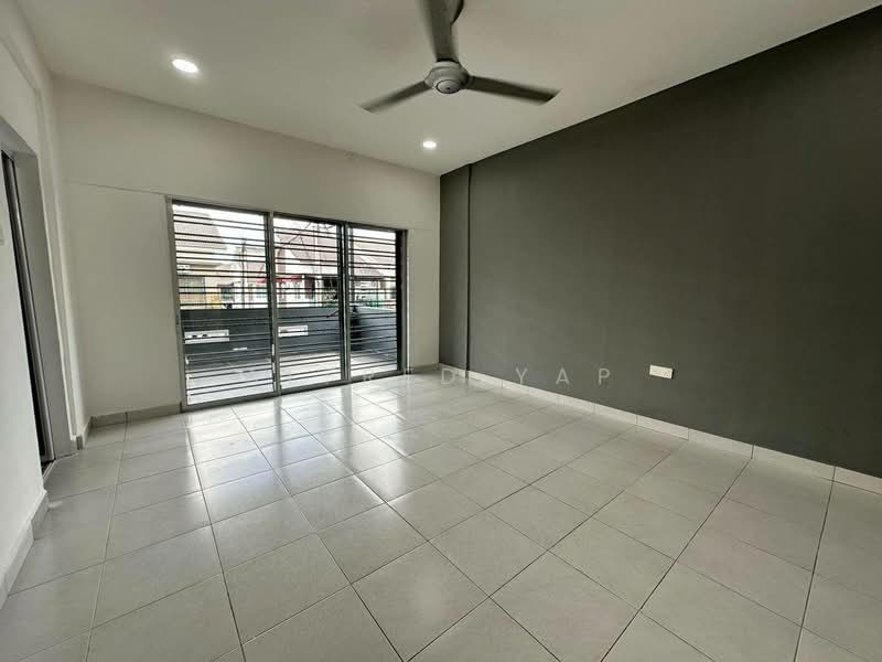 Rumah Teres 2-Tingkat untuk Disewa di Taman Scientex Senai (Senai) - Alfred Yap - Living Room - PropertyGuru.com.my