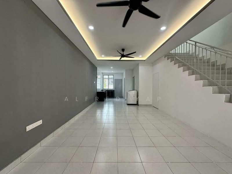 Rumah Teres 2-Tingkat untuk Disewa di Taman Scientex Senai (Senai) - Alfred Yap - Living Room - PropertyGuru.com.my