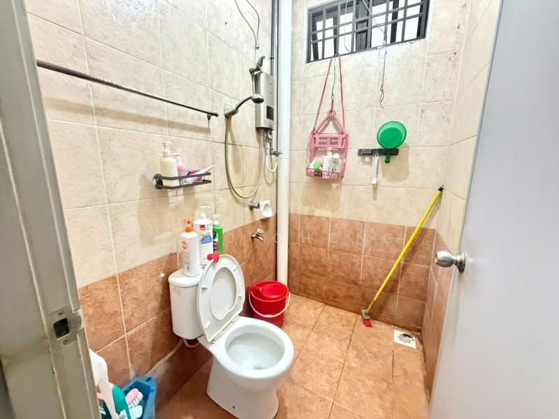 Rumah Teres 1.5-Tingkat untuk Dijual di Taman Pelangi Indah (Ulu Tiram) - Nico Chong - Bathroom - PropertyGuru.com.my