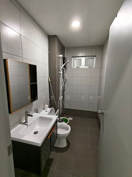 Kediaman Servis untuk Disewa di One 49 Residence - Alfred Yap - Bathroom - PropertyGuru.com.my
