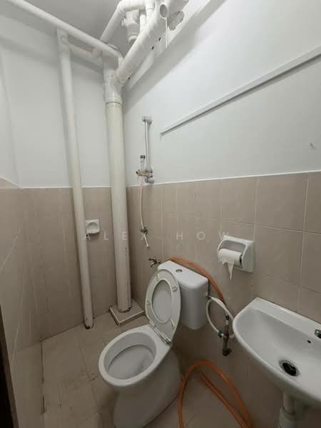 Apartment for Sale at Lake View Suites - Alex How - Bathroom - PropertyGuru.com.my