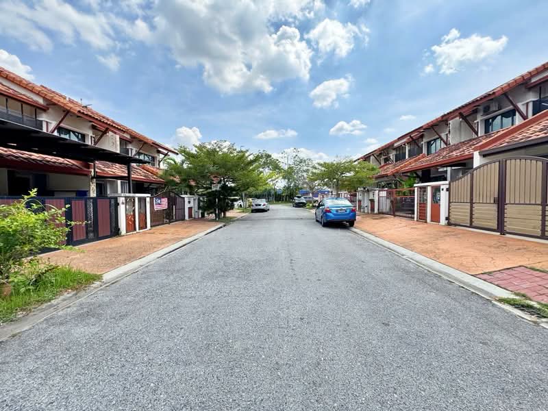2-storey Terraced House for Sale in Alam Sari (Bangi) - Zul Hasif - Exterior - PropertyGuru.com.my