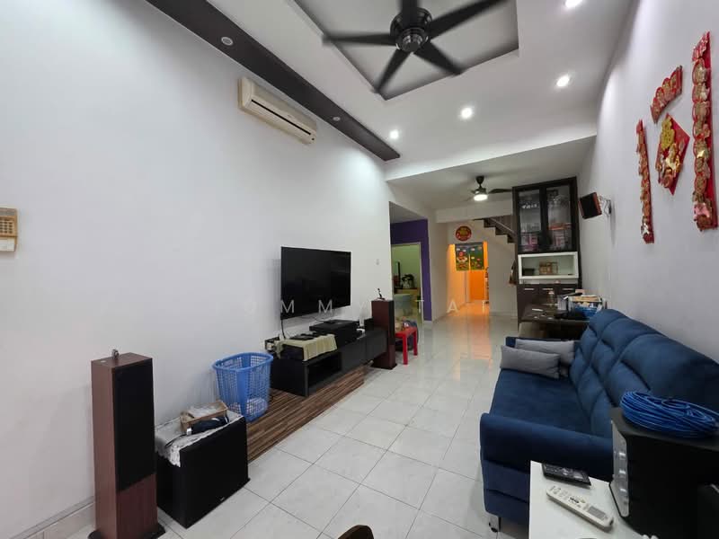 Rumah Teres 1 Tingkat untuk Dijual di Taman Seri Austin (Tebrau) - Tommy Tai - Living Room - PropertyGuru.com.my