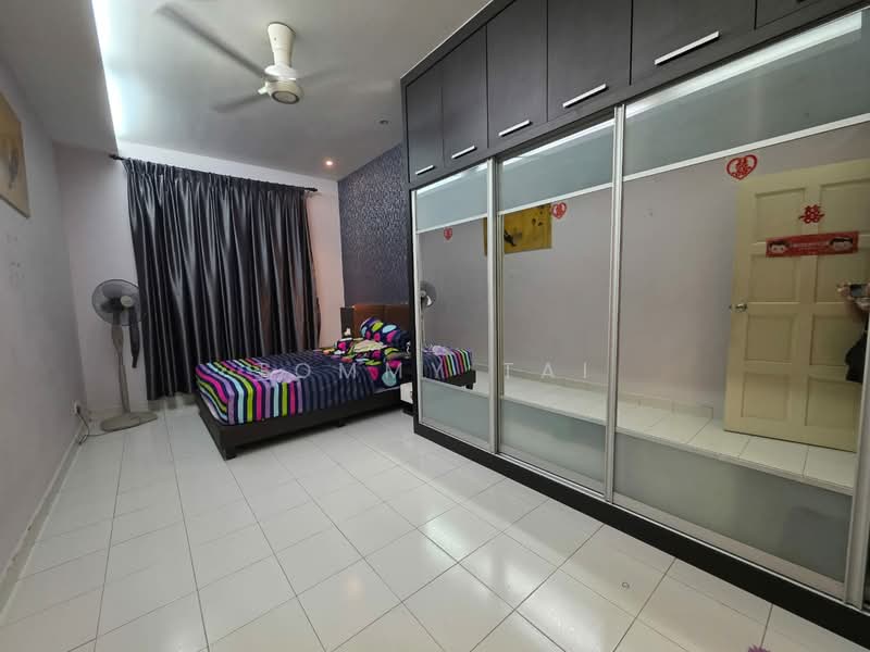Rumah Teres 1 Tingkat untuk Dijual di Taman Seri Austin (Tebrau) - Tommy Tai - Bedroom - PropertyGuru.com.my