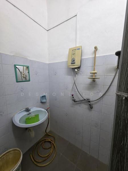 Rumah Teres 1-Tingkat untuk Dijual di Sungai Nibong (Bayan Lepas) - Desmond Low - Bathroom - PropertyGuru.com.my