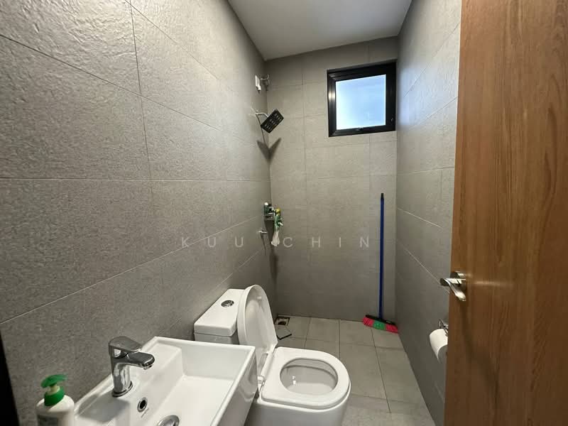 2.5-storey Terraced House for Sale in Bandar Putra (Kulai) - Kuu Chin - Bathroom - PropertyGuru.com.my