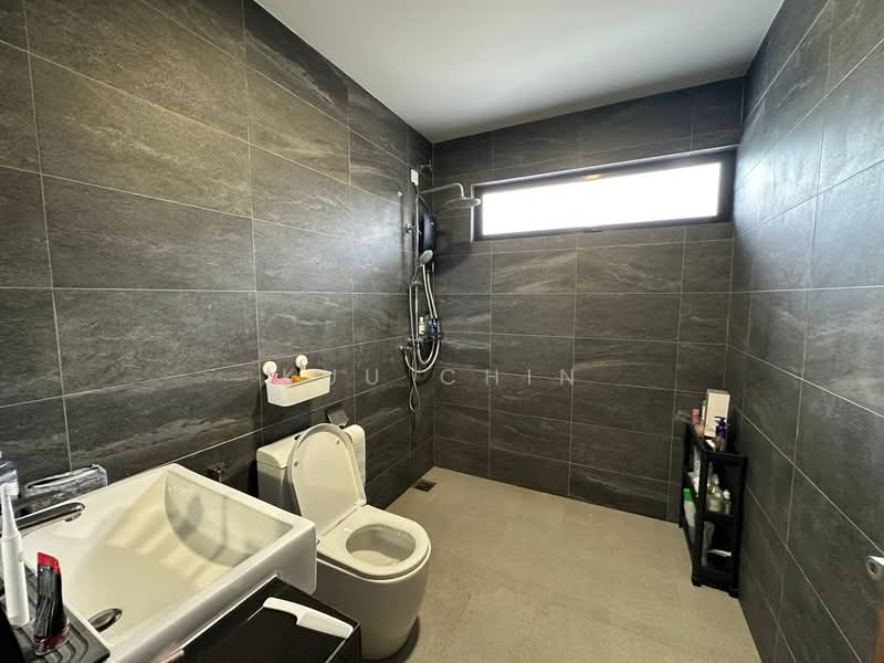 2.5-storey Terraced House for Sale in Bandar Putra (Kulai) - Kuu Chin - Bathroom - PropertyGuru.com.my